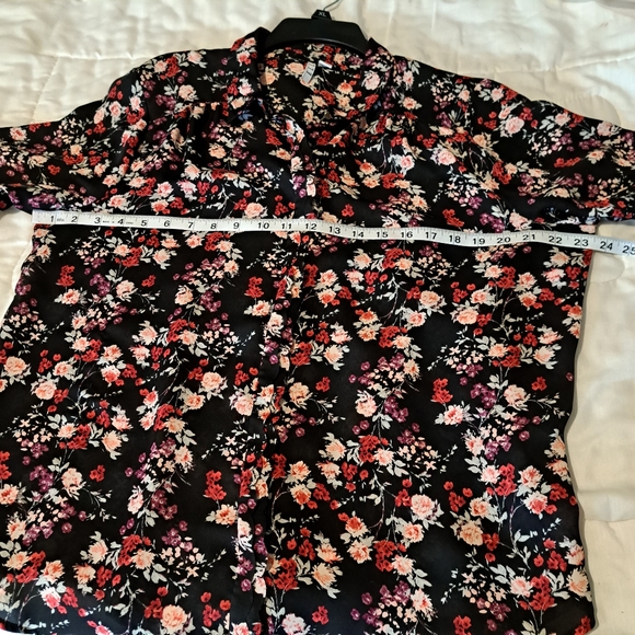 Elle floral button down blouse. XLarge - Picture 11 of 11